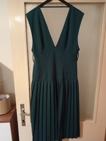 zelena plisirana haljina: Asos haljina. Velicina 40/42. Rukavi su siroki, tj na grudima ima