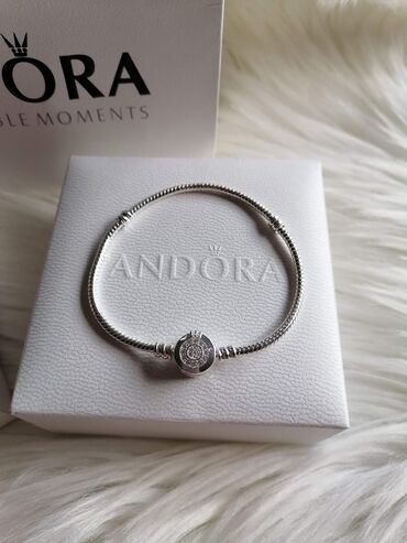 Narukvice: Pandora narukvice sa Originalnim pakovanjem
Cena:3600din — 5