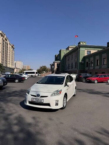аато в рассрочку: Toyota Prius: 2011 г., 1.8 л, Вариатор, Гибрид, Хэтчбэк