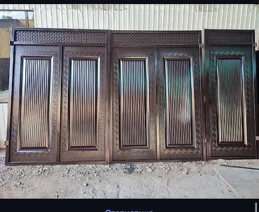 Распашные ворота: Металлические ворота с декоративными элементами и секциями — 8