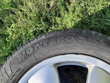 Gume i felne: 4 komada alu felne r15, sa 2 skoro nove i 2 polovne zimske gume. Na — 2