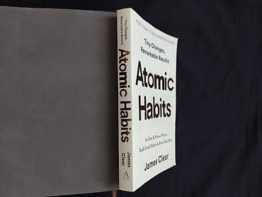девид рок: Atomic Habits — James Clear (англ. язык) Продаю книгу "Атомные — 3