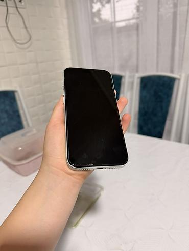 samsung galaxy s10e: Смартфон с тройной основной камерой и вспышкой, светлый корпус с — 2