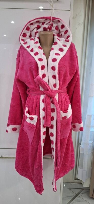 Bademantili: Veličine S m l xl 2xl
 2900 dinara — 1