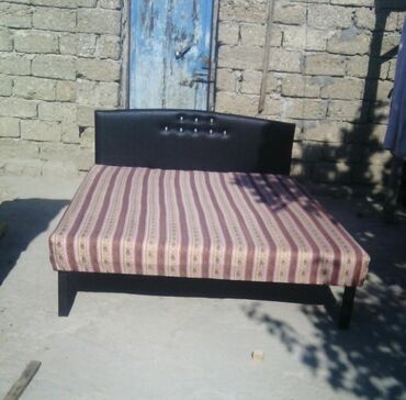 Çarpayılar: Kravat Təzə hazırları var Çatdırılma münasib qiyməyə Bir nəfərlik — 15