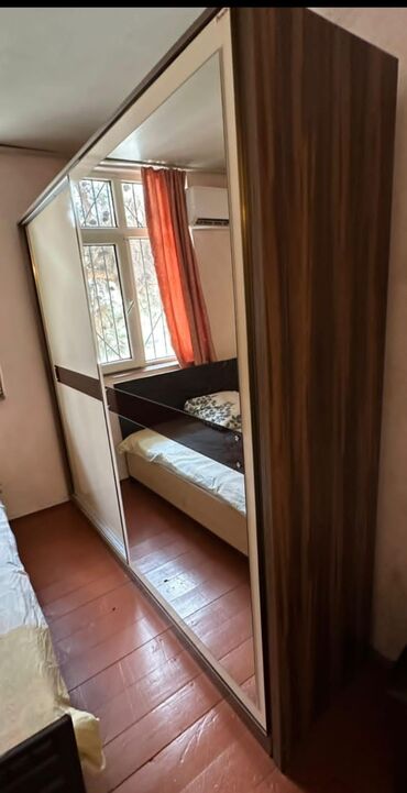 Pufiklər: İşlənmiş, Kupe, 2 qapılı Düz dolab, Dolab-asılqan