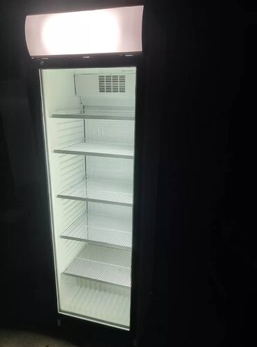 продам холодильную витрину: Вертикальный торговый холодильник с прозрачной стеклянной дверью