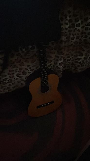 Klassik gitaralar: Klassik akustik gitara - Korpus: ənənəvi klassik forma, ağac üstlük — 1