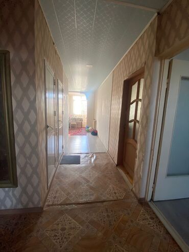 Köhnə tikili: Bakixanov Razinde 4 otaqlı 2 balkonlu + qarajlı ev.Ev-in sahesi 100m³