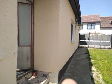 Kuće na prodaju: 100 kv. m, 3 sobe — 8