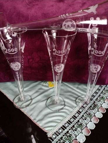 Čaše: Case nove za vino sa gravurom iz 2000te. Komada. 4 Visina. 25cm na lalafo.rs — 9 Čaše: Case nove za vino sa gravurom iz 2000te. Komada. 4 Visina. 25cm — 9