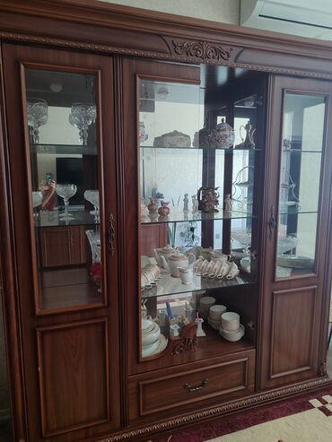 Bitkilər: İşlənmiş, Açılan, 4 qapılı Düz dolab, Bufet, Çin
