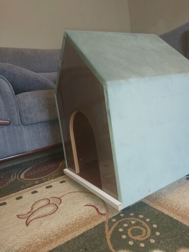 Yuvalar: Pişik üçün ev. Akril Laminat 18 lik. Ölçüləri : Hündürlük 70 sm. Eni — 8