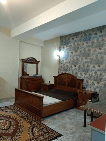 Uzunmüddətli kirayə mənzillər: Uzunmüddətli kirayə mənzil – tam mebellə - Geniş və işıqlı otaq — 17