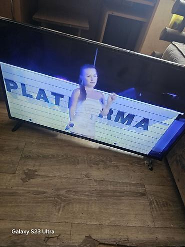 Телевизор LED, диагональ примерно 43–50". Особенности: -