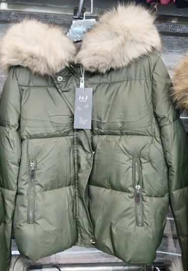 Ostale jakne, kaputi, prsluci: I 12. Ženska kratka štepana jakna sa kapuljačom. Ovaj model jakne — 6