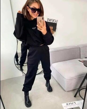 Gornji i donji deo: Komplet trenerka: 3500dinara 
Ful termo — 8