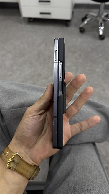 micro cd: Samsung Galaxy Z Fold6, Б/у, 256 ГБ, цвет - Черный, 1 SIM, eSIM — 2