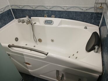 Мойдодыры: Б/у Джакузи ванна С мотором, Керамика, Самовывоз