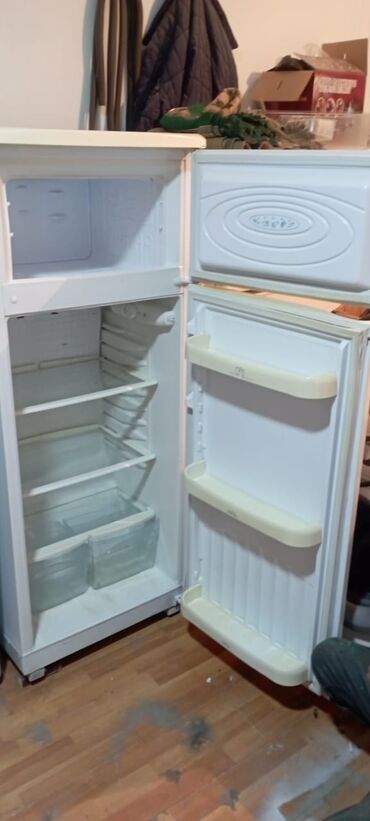 Холодильники: Zəhra🌷1780s .Dnepr Soyuducu satılır tam işləkdi.190azn Ödenişlə