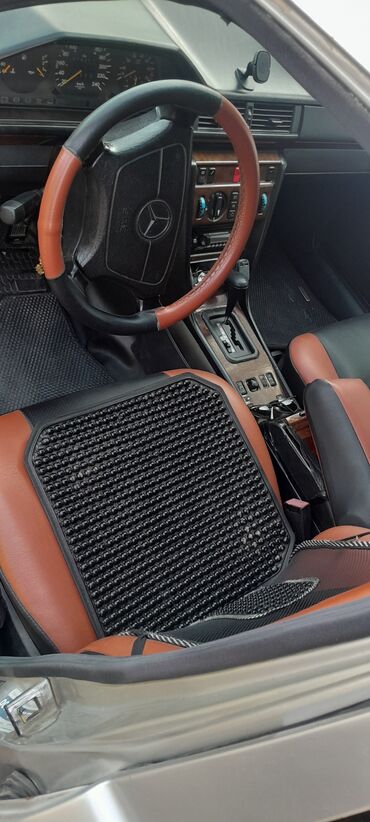 Mercedes-Benz: Mercedes-Benz W124: 2.2 l | 1993 il Sedan — 11