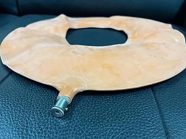 igracke za bazen: Gumeni prstenasti jastuk na naduvavanje sa metalnim ventilom. - — 2