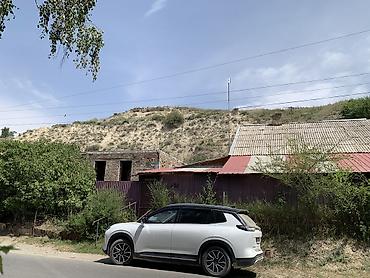 Продаётся дом с участком в живописном месте у подножия холмов Рядом с lalafo.kg да — 2 Продаётся дом с участком в живописном месте у подножия холмов Рядом с — 2