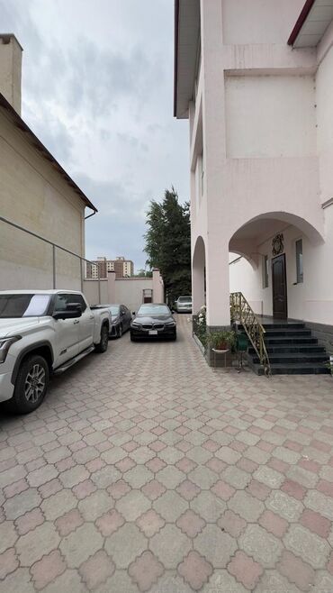 Долгосрочная аренда домов: 670 м², 8 комнат — 4