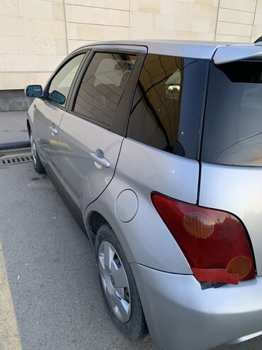 тико автамат каропка: Toyota ist: 2002 г., 1.5 л, Вариатор, Бензин, Седан
