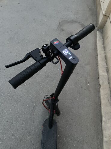 Elektrikli samokatlar: İşlənmiş Elektrik samokat 8", 351 - 500 Vt, 26 - 35 km/s, Ünvandan götürmə