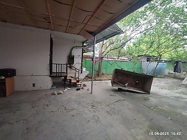 Həyət evi alıram: Satılır: həyət evi - Torpaq: 4 sot - Həyətyanı sahə: naves (örtülü — 8