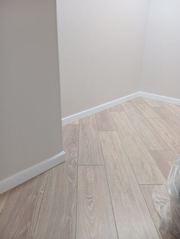 Напольные работы: Монтаж напольных плинтусов Больше 6 лет опыта at lalafo.kg — 9 Напольные работы: Монтаж напольных плинтусов Больше 6 лет опыта — 9