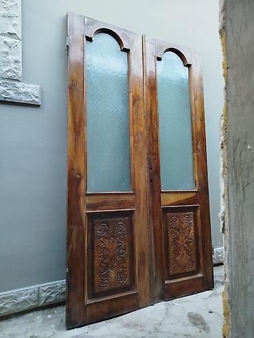 İkili taxta qapı 2 cūt – vitraj şüşəli və oyma naxışlı - Material