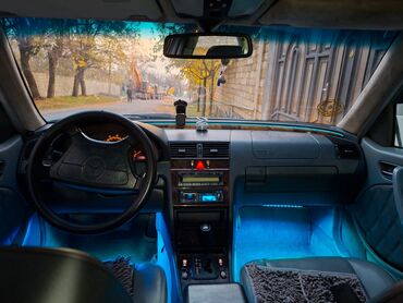 Mercedes-Benz: Mercedes-Benz C-Class: 2.3 l | 1998 il Sedan — 4