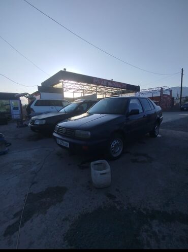 Volkswagen: Volkswagen Vento: 1995 г., 1.8 л, Механика, Бензин, Седан