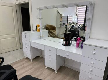 Salon, tibbi mebel dəsti: 3lu sac makiyaj mebeli-350 azn Kreslo 4 eded koja-ededi 150 azn — 2