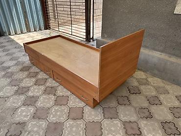 bunk bed: Односпальная кровать с матрасом и выдвижными ящиками. Характеристики — 7