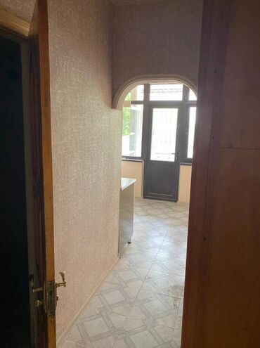 Köhnə tikili: Bakı, 2 otaqlı, Köhnə tikili, m. Qara Qarayev, 60 kv. m — 3