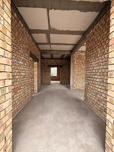 Продажа коттеджей и домов: Продаётся кирпичный дом в стадии строительства. Район ж/м Арча- Бешик — 7