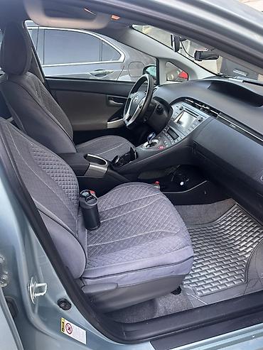 экономия бензин: Toyota Prius: 2014 г., 1.8 л, Вариатор, Гибрид, Хэтчбэк — 5