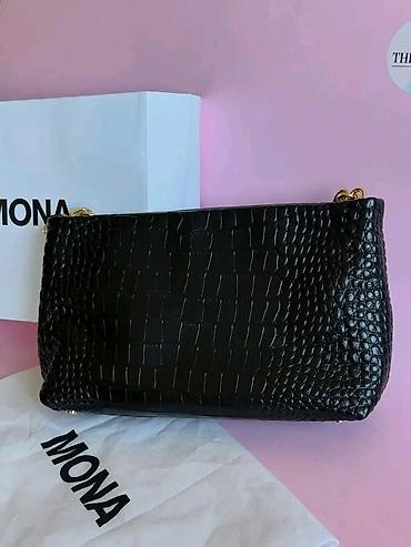 kos: MONA kožna torba – crna, reljef “krokodil” uzorka original - Model — 3