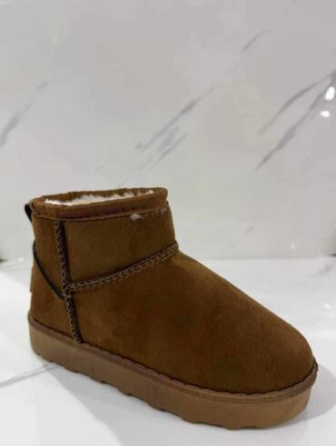 pull and bear obuca: Ugg boots, UGG, Size - 36