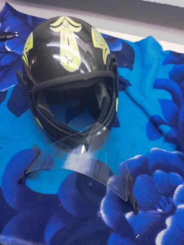 противоударный шлем: Мотошлем разбитое стекло