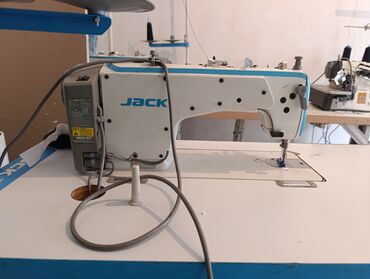 Швейные машины: Швейная машина Jack, Полуавтомат