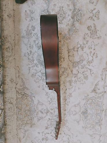 Гитары: Акустическая гитара с вырезом (cutaway), дредноут. - Форм‑фактор — 10