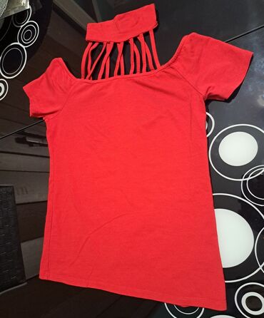 Ženska odeća: Amisu majca crvene boje, velicina S-M