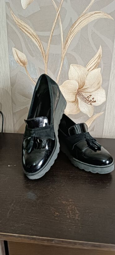 черные кожаные туфли: Туфли 39, цвет - Черный