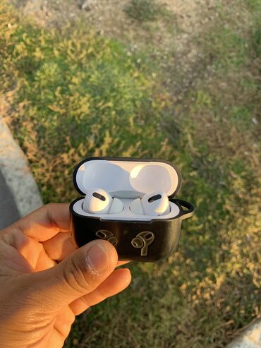 Наушники: AirPods 1 premium модель, деньги срочно нужны поэтому дешево