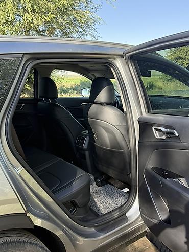 салон машины: Kia Sportage: 2022 г., 1.6 л, Автомат, Гибрид, Кроссовер — 6