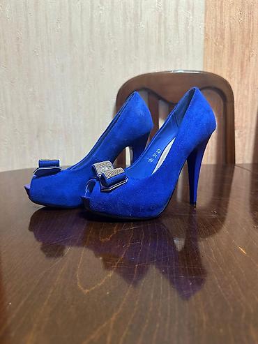 Digər ayaqqabılar: Mavi rəngli qadın klassik tuflilər - Model: Açıq burunlu, stiletto — 3